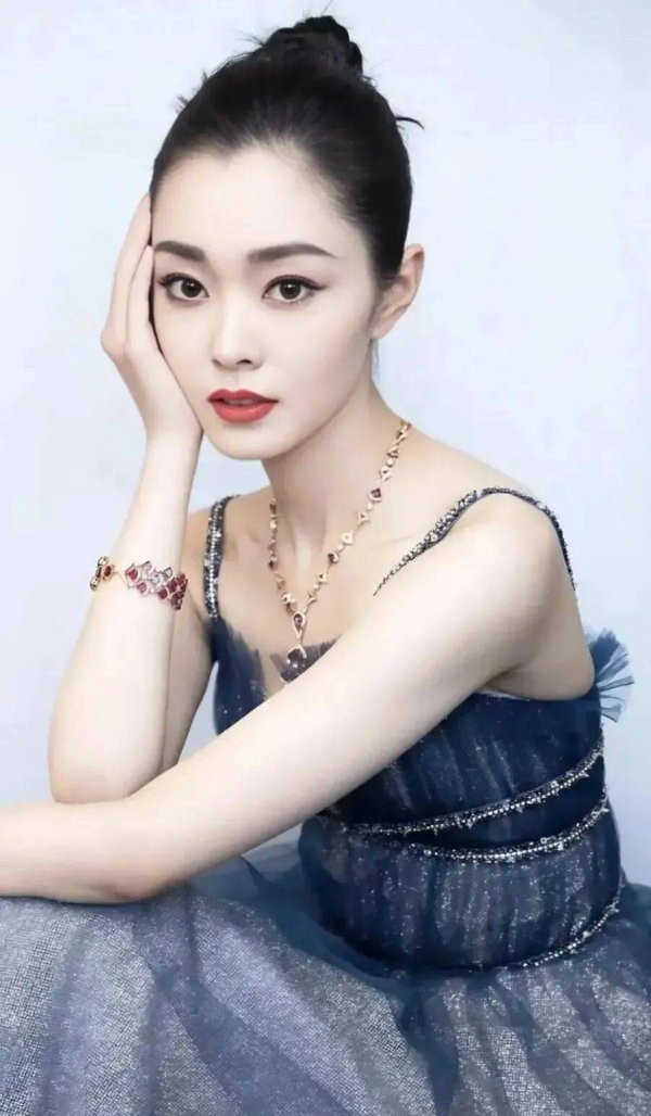 掌尚策 疑似业内爆料宋轶辱骂化妆师、分手白敬亭，已证实是谣言