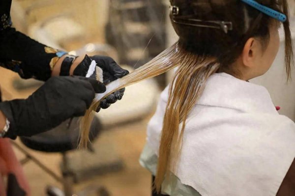 点搭网配资 经常烫发染发的人，多种癌症风险飙升！这份避坑指南请收好